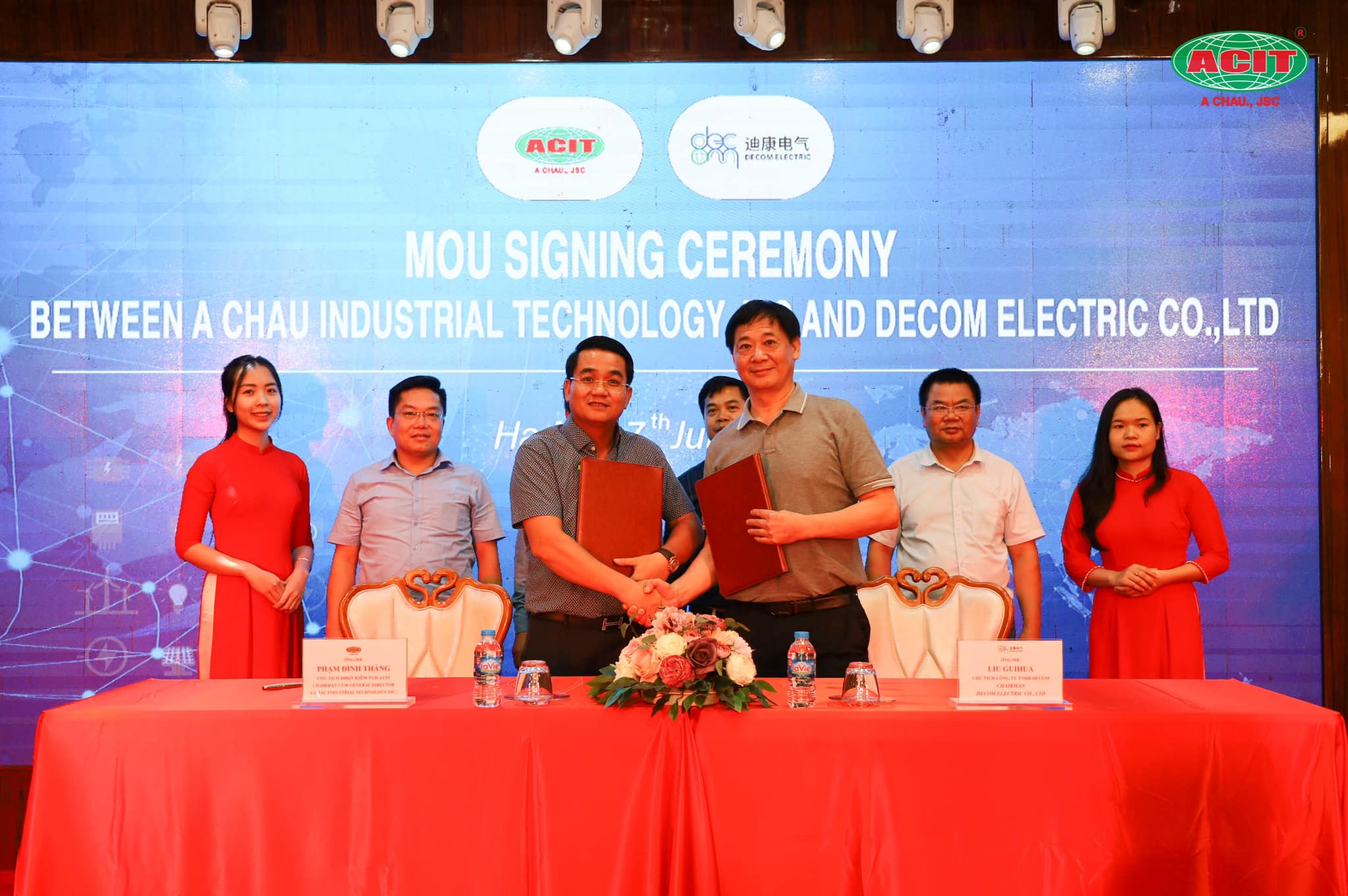 Acit và decom electric hợp tác chuyển giao công nghệ sản xuất tủ rmu