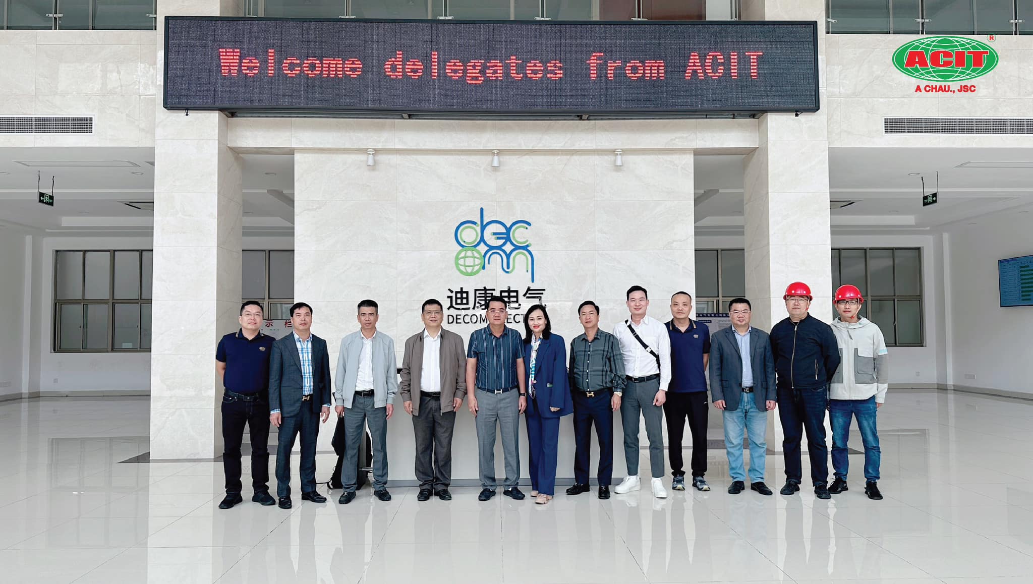 Acit và decom electric hợp tác chuyển giao công nghệ sản xuất tủ rmu